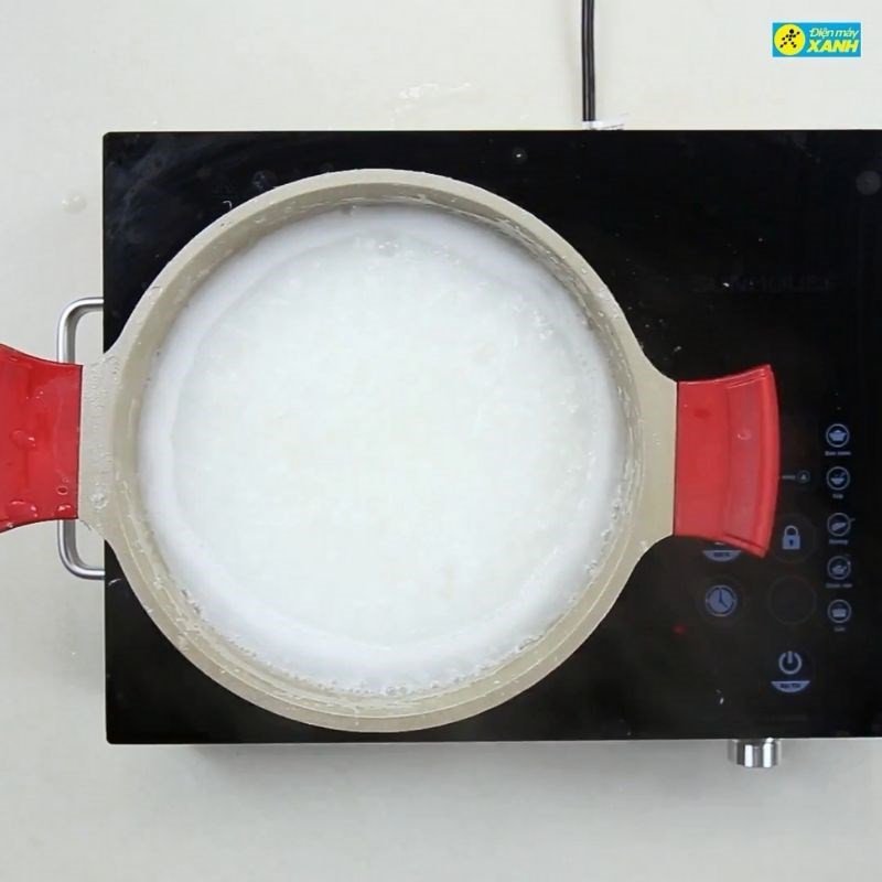 Cháo trắng nấu xong đặc sánh, mịn màng