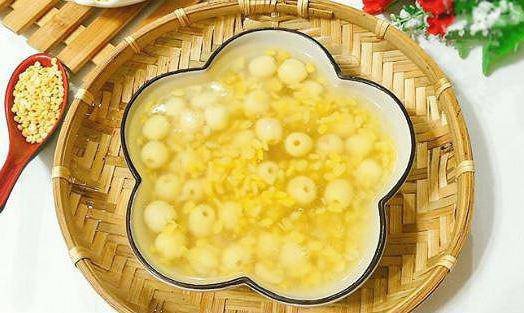 Chè đậu xanh không vỏ hạt sen bùi bùi, ngọt thanh