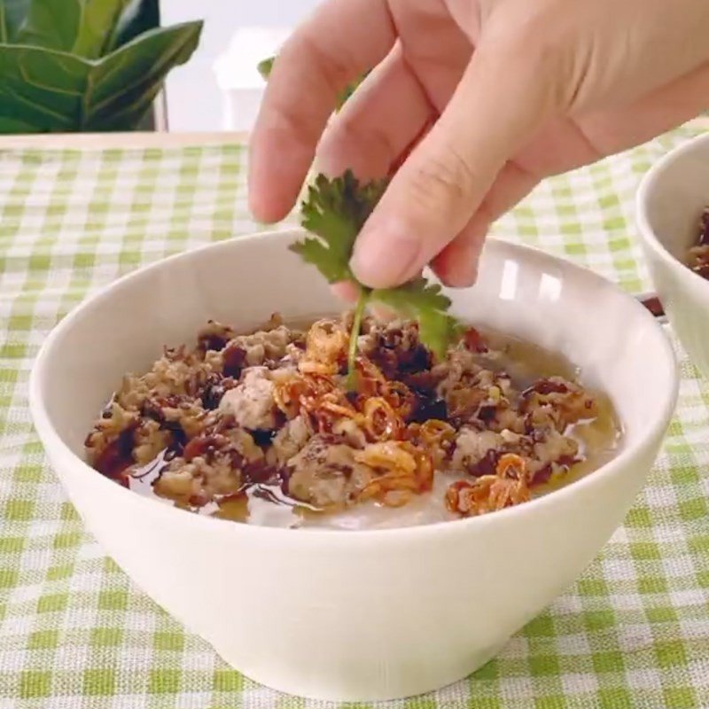 Chén bánh đúc từ cơm nguội đã hoàn thành