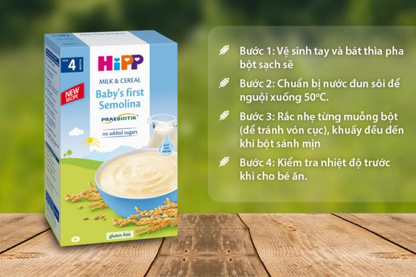 Chén bột ăn dặm HiPP đã pha đúng cách cho bé 5 tháng tuổi
