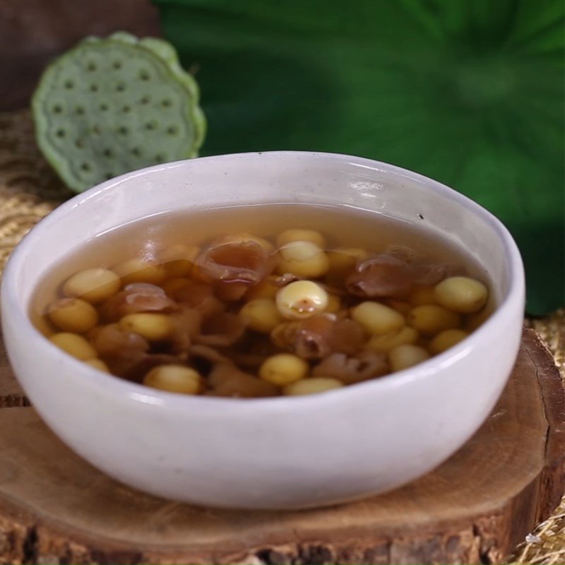 Chén chè hạt sen nhãn nhục đường phèn thơm ngon, bùi bùi