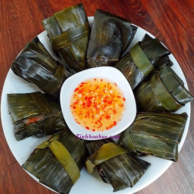 Chén nước chấm bánh bột lọc hoàn chỉnh với màu sắc hấp dẫn