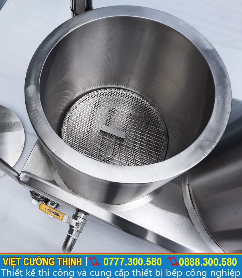 Chi tiết bên trong nồi trụng hủ tiếu