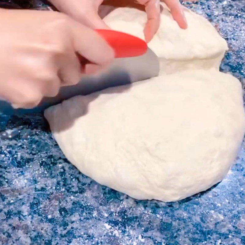 Chia bột làm bánh mì Pháp thành các phần đều nhau