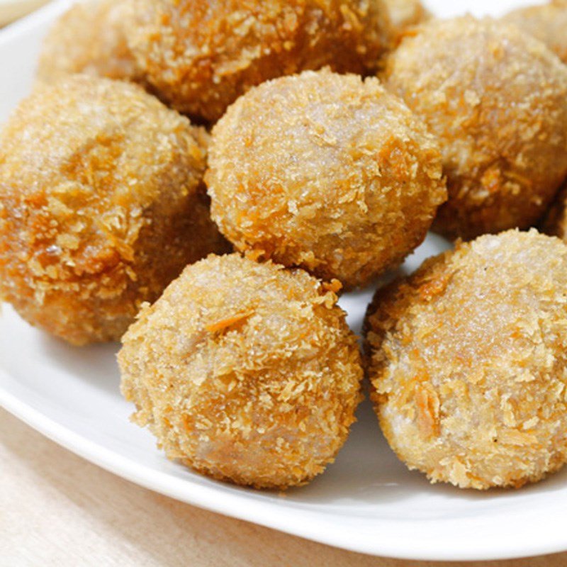 Chiên bánh khoai môn chiên xù nhân trứng muối