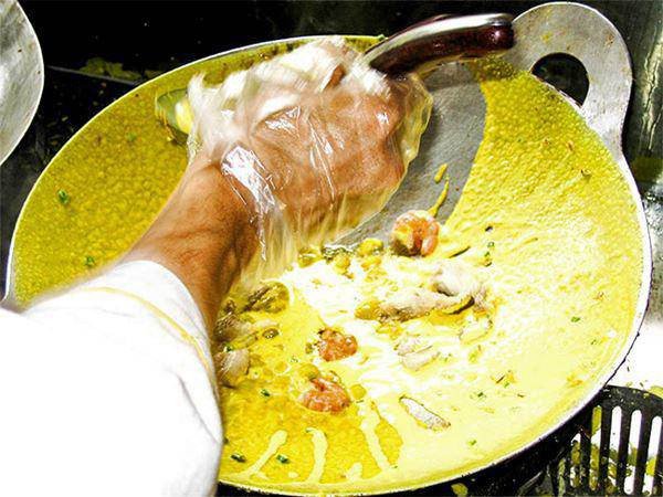 Chiên bánh xèo giòn rụm