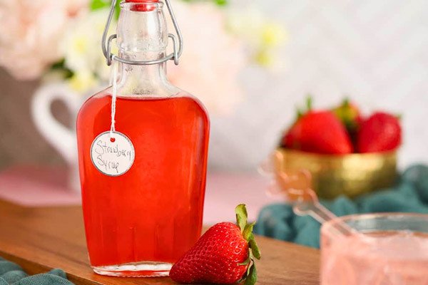 Chọn dâu tây tươi ngon