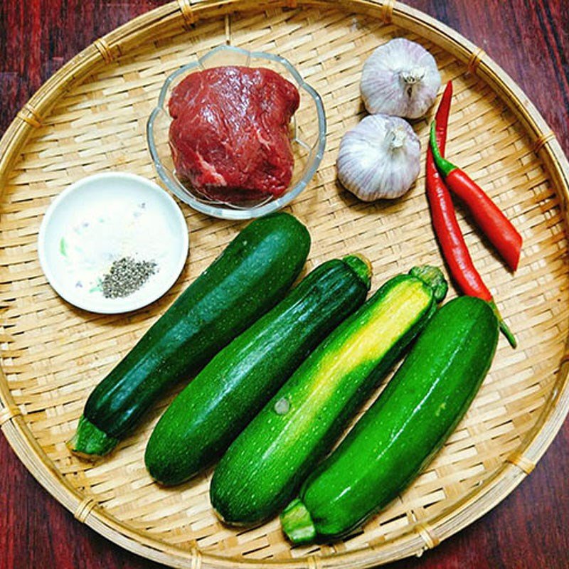 Chọn thịt bò tươi ngon cho món bí ngòi xào