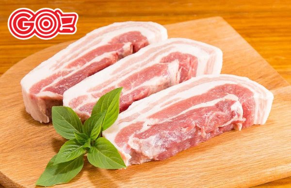 Chọn thịt heo tươi ngon với màu sắc hồng hào và độ đàn hồi tốt