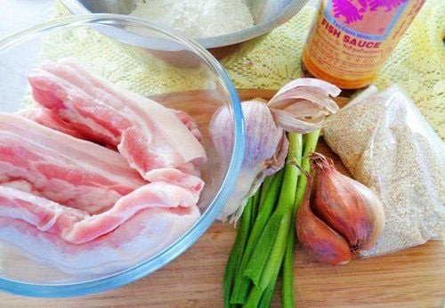 Chuẩn bị đầy đủ nguyên liệu để làm món thịt lợn chiên giòn