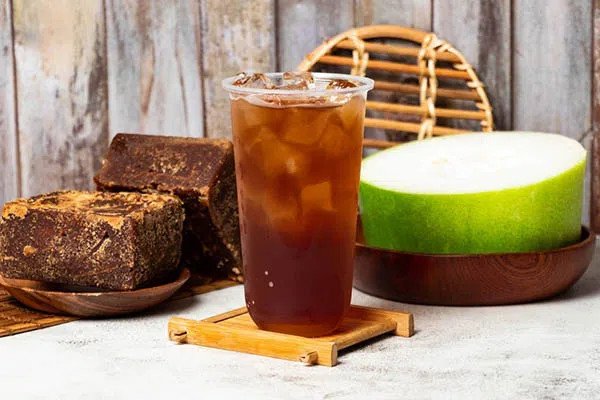 Chuẩn bị nguyên liệu để nấu trà bí đao tại nhà