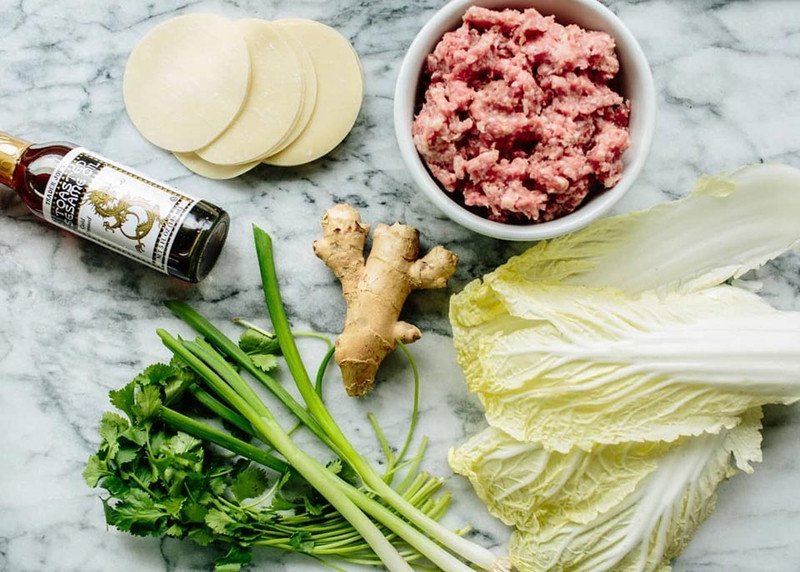 Chuẩn bị nguyên liệu làm há cảo nhân thịt heo