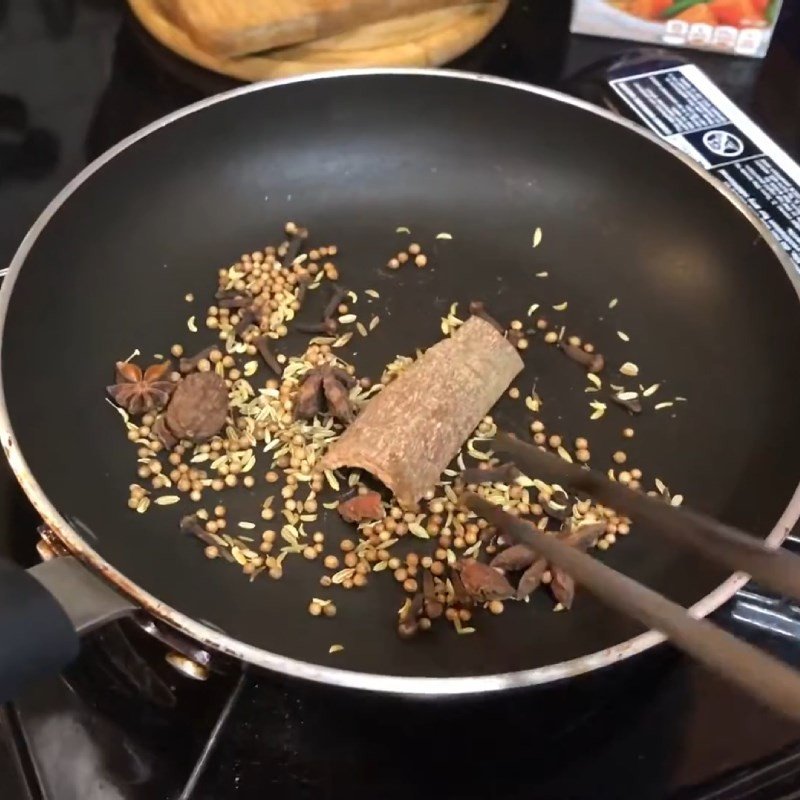 Chuẩn bị rau ăn kèm lẩu sườn bò