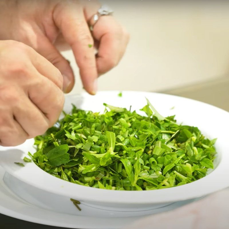 Chuẩn bị riềng, nghệ, mắm tôm