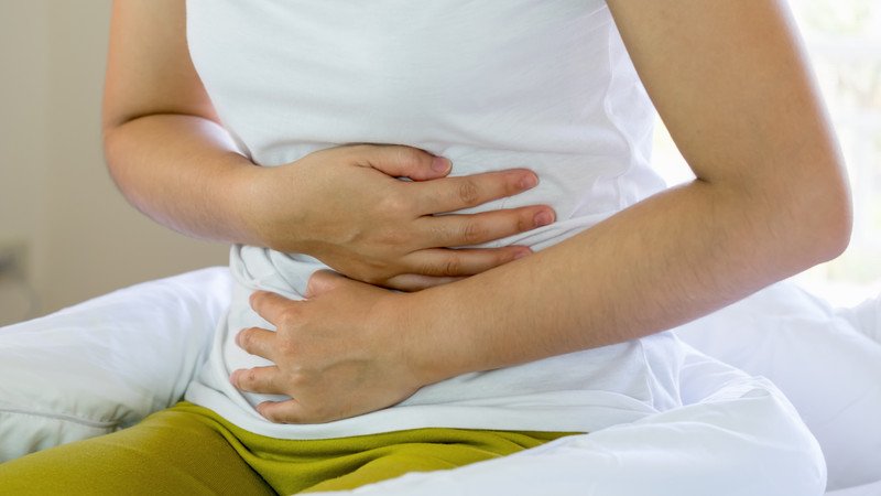 Chuối chưa chín hoàn toàn chứa nhiều tinh bột kháng, có thể gây cảm giác đầy hơi ở một số người
