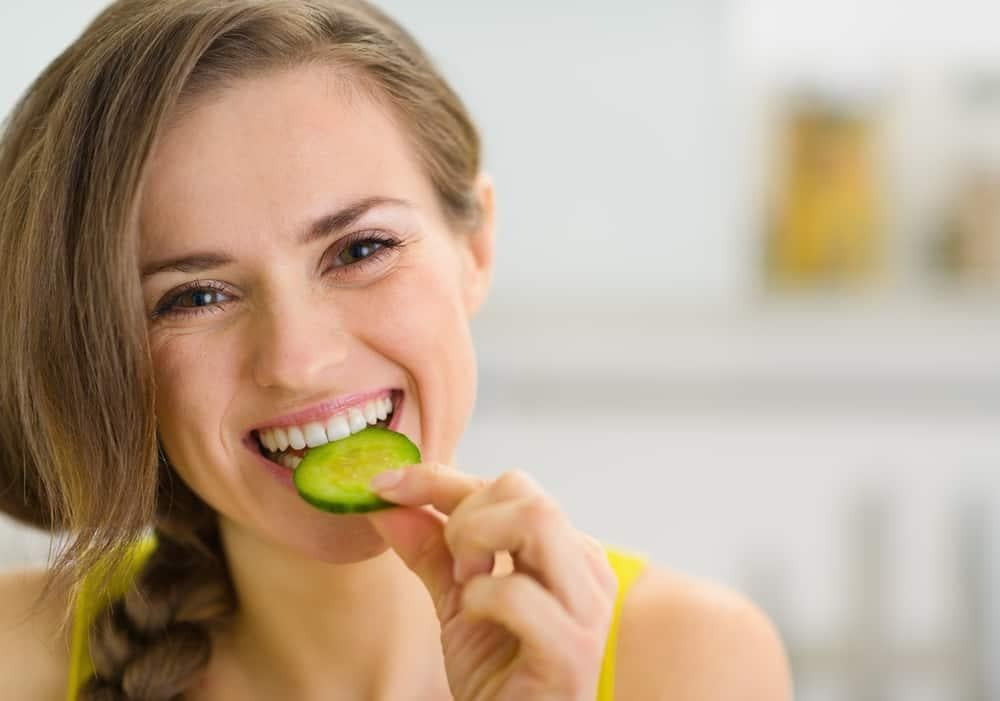 Cốc nước ép dưa chuột thanh mát, giải khát và giúp bổ sung dưỡng chất với lượng calo dưa chuột tối thiểu.