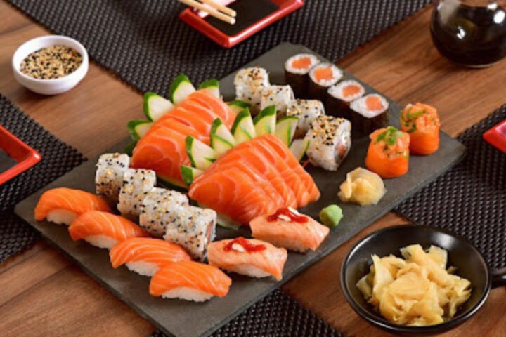 Cơm cuộn sushi bao nhiêu calo