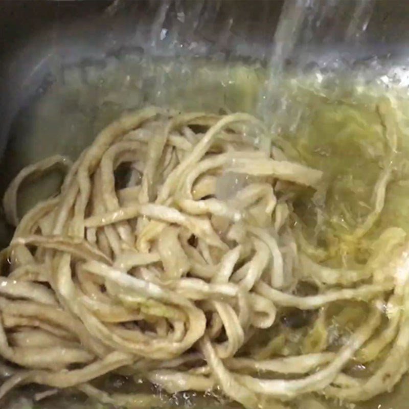 Củ cải khô đã ngâm và cắt khúc