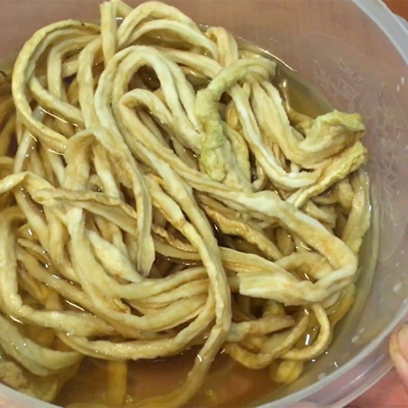 Củ cải khô ngâm nước