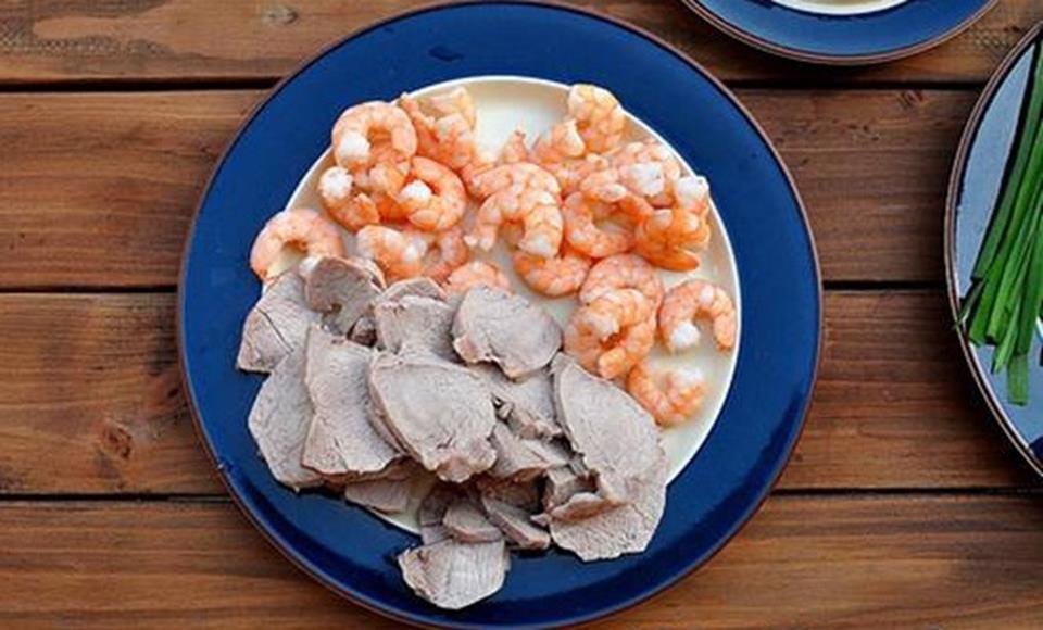 Cuốn gỏi cuốn tôm thịt heo