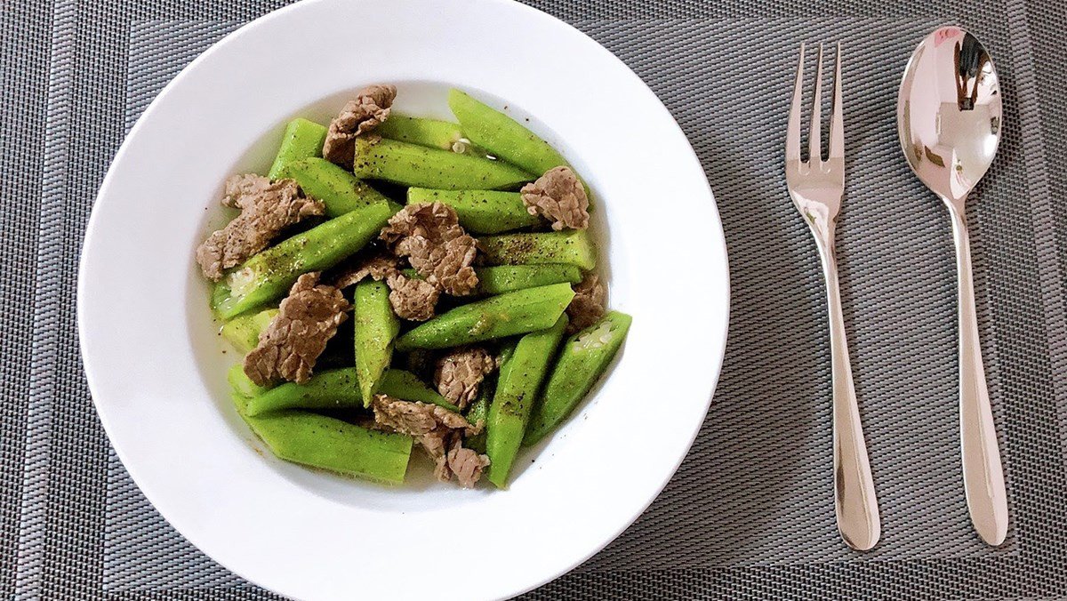 Đậu bắp xào thịt bò sau khi hoàn thành