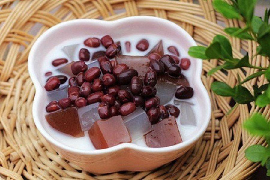 Đậu đỏ cần phải được ngâm qua đêm hoặc ít nhất 4-6 tiếng trước khi nấu để đạt độ ngon nhất và nhanh mềm.