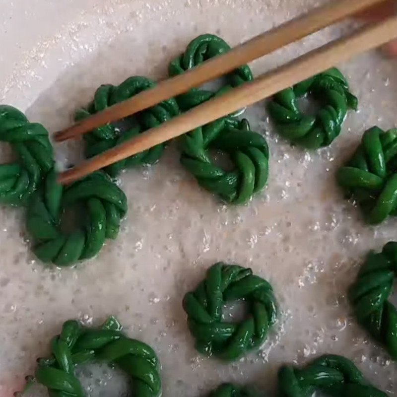 Đậu đũa xào nước cốt dừa béo ngậy đang được chế biến