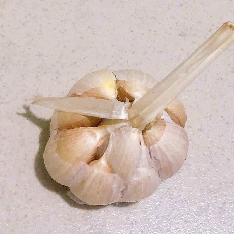 Đậu ve đã sơ chế và cắt khúc chuẩn bị xào