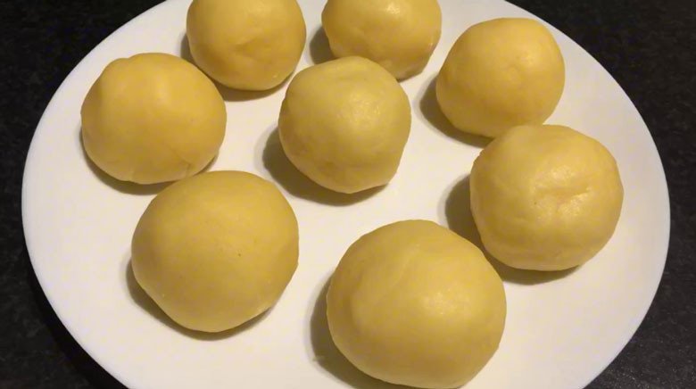 Đậu xanh bọc nhân tôm thịt cho chè trôi nước nhân mặn