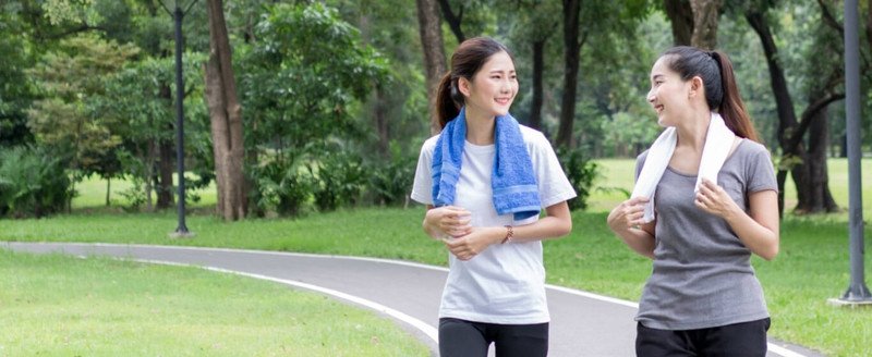 Đi bộ sau khi ăn bánh crepe sầu riêng giúp đốt cháy calo