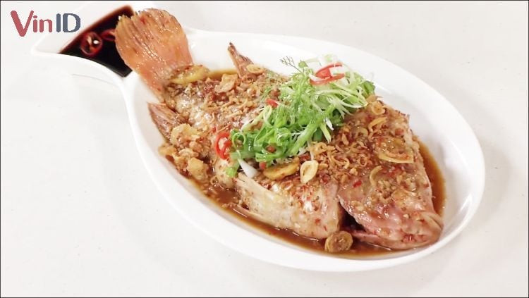 Đĩa cá diêu hồng kho tương hột nóng hổi, thơm ngon sẵn sàng thưởng thức