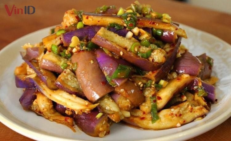 Đĩa cà tím xào tỏi ớt chay thơm ngon, hấp dẫn