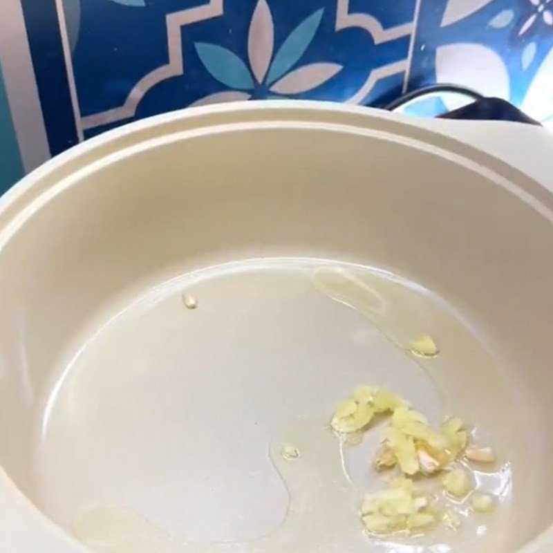 Đĩa cà xanh xào thịt heo nóng hổi, thơm lừng