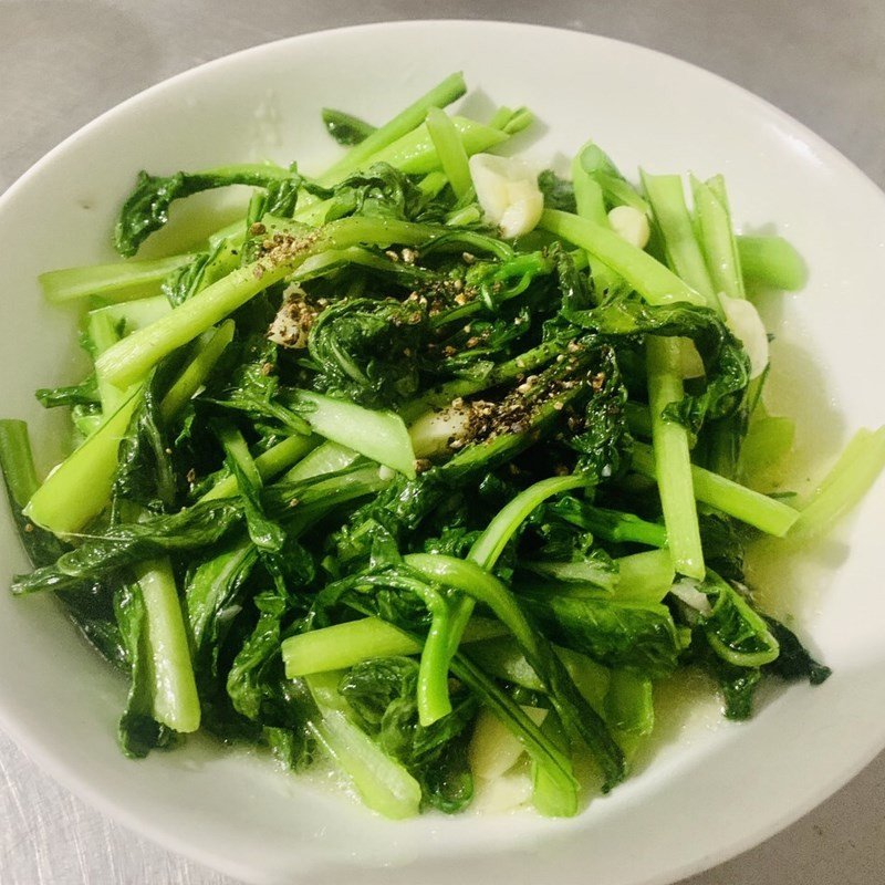 Đĩa cải ngọt xào tỏi dầu hào hấp dẫn