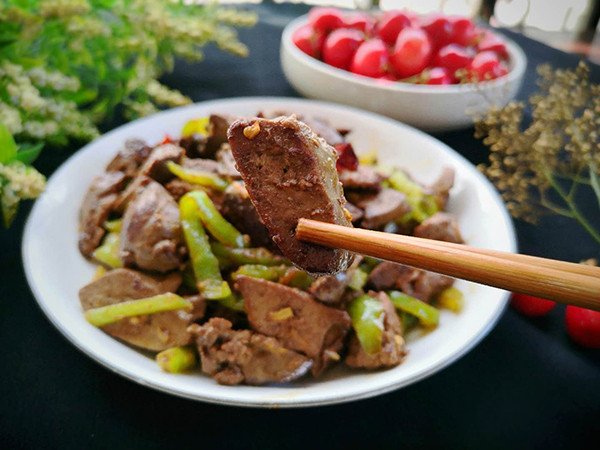 Đĩa gan gà xào cay nồng, bí quyết để có cách xào gan gà ngon nhất với hương vị đậm đà