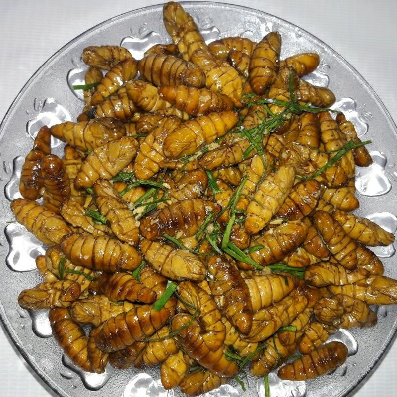 Đĩa nhộng ong xào lá chanh hoàn chỉnh thơm ngon