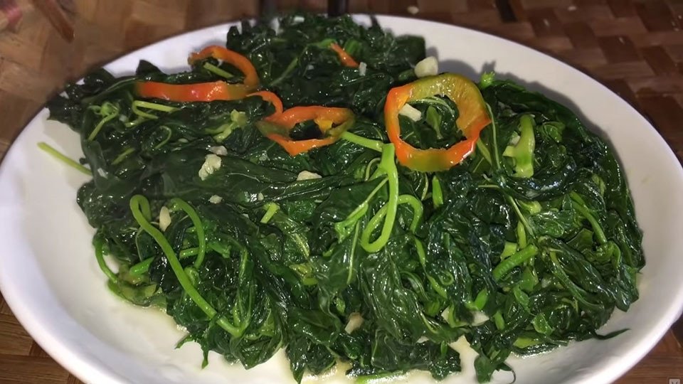 Đĩa rau sắn tươi xào tỏi thành phẩm hấp dẫn, chuẩn vị