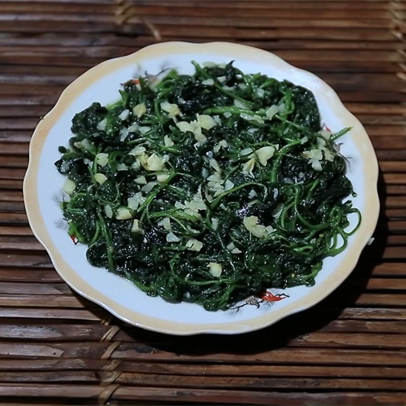 Đĩa rau tầm bóp xào tỏi thành phẩm hấp dẫn