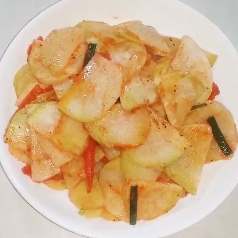 Đĩa su hào xào cà chua giòn ngọt, bổ dưỡng