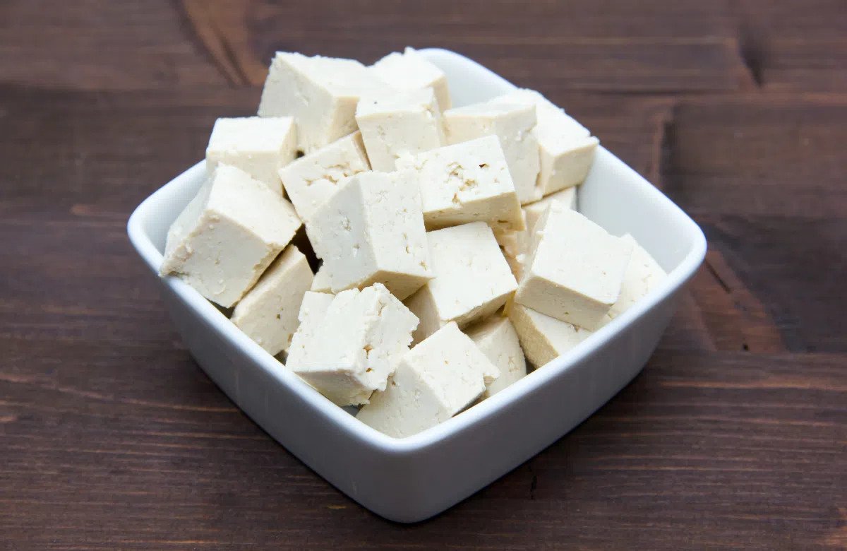 Đĩa tàu hủ tươi ngon nhưng cần lưu ý đối tượng sử dụng để đảm bảo sức khỏe.