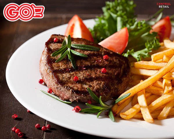 Đĩa thịt bò bít tết thành phẩm đơn giản và hấp dẫn tại nhà