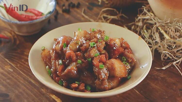 Đĩa thịt kho tôm khô đậm đà, dẻo dai, kích thích vị giác