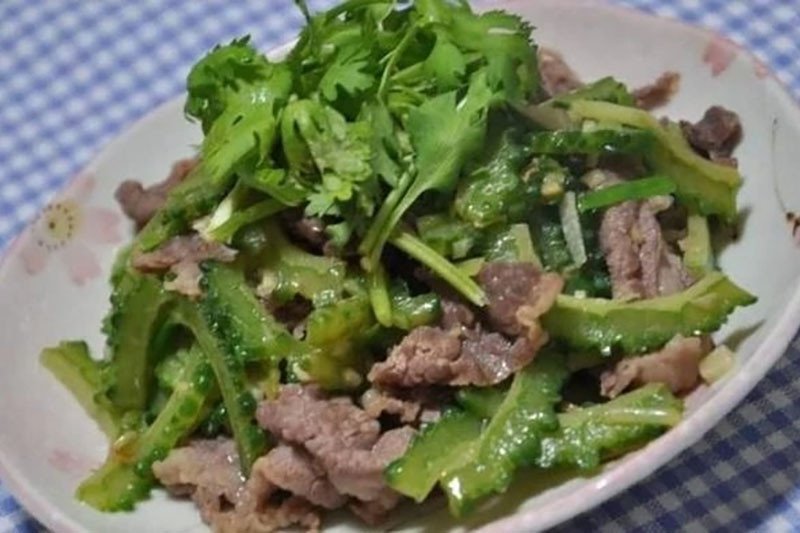 Đĩa thịt ngựa xào mướp đắng thanh mát, đầy hấp dẫn