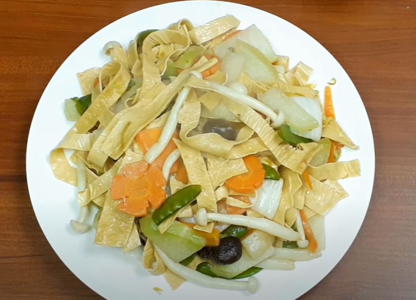 Đĩa váng đậu khô xào chay hoàn chỉnh