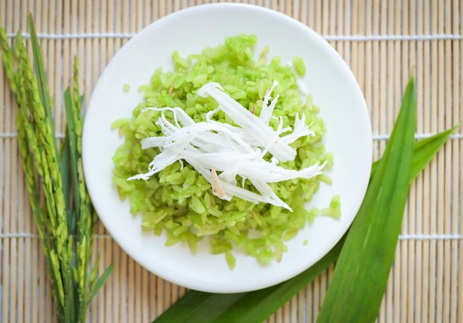 Đĩa xôi cốm khô xanh dẻo thơm ngon sau khi hoàn thành