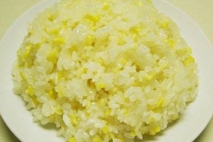 Đĩa xôi đỗ xanh vàng óng, dẻo thơm hấp dẫn