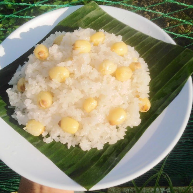 Đĩa xôi hạt sen tươi béo ngậy đã hoàn thành