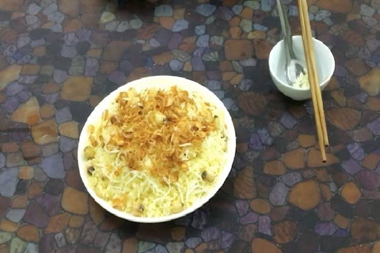 Đĩa xôi vò hạt sen vàng ươm, dẻo thơm hấp dẫn