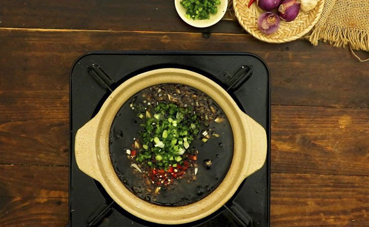 Đun sôi nước tương chấm bột chiên