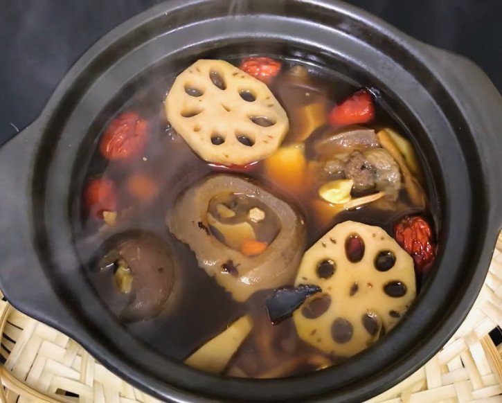 Đuôi bò hầm thuốc bắc thành phẩm nóng hổi